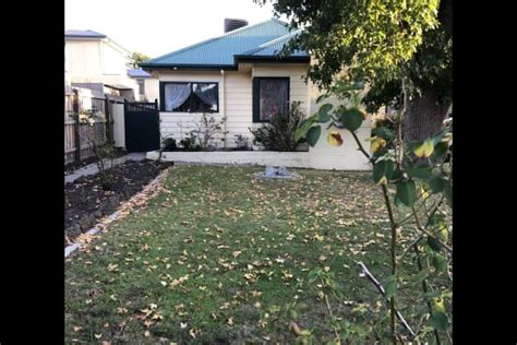 House Sitting , Melbourne VIC .